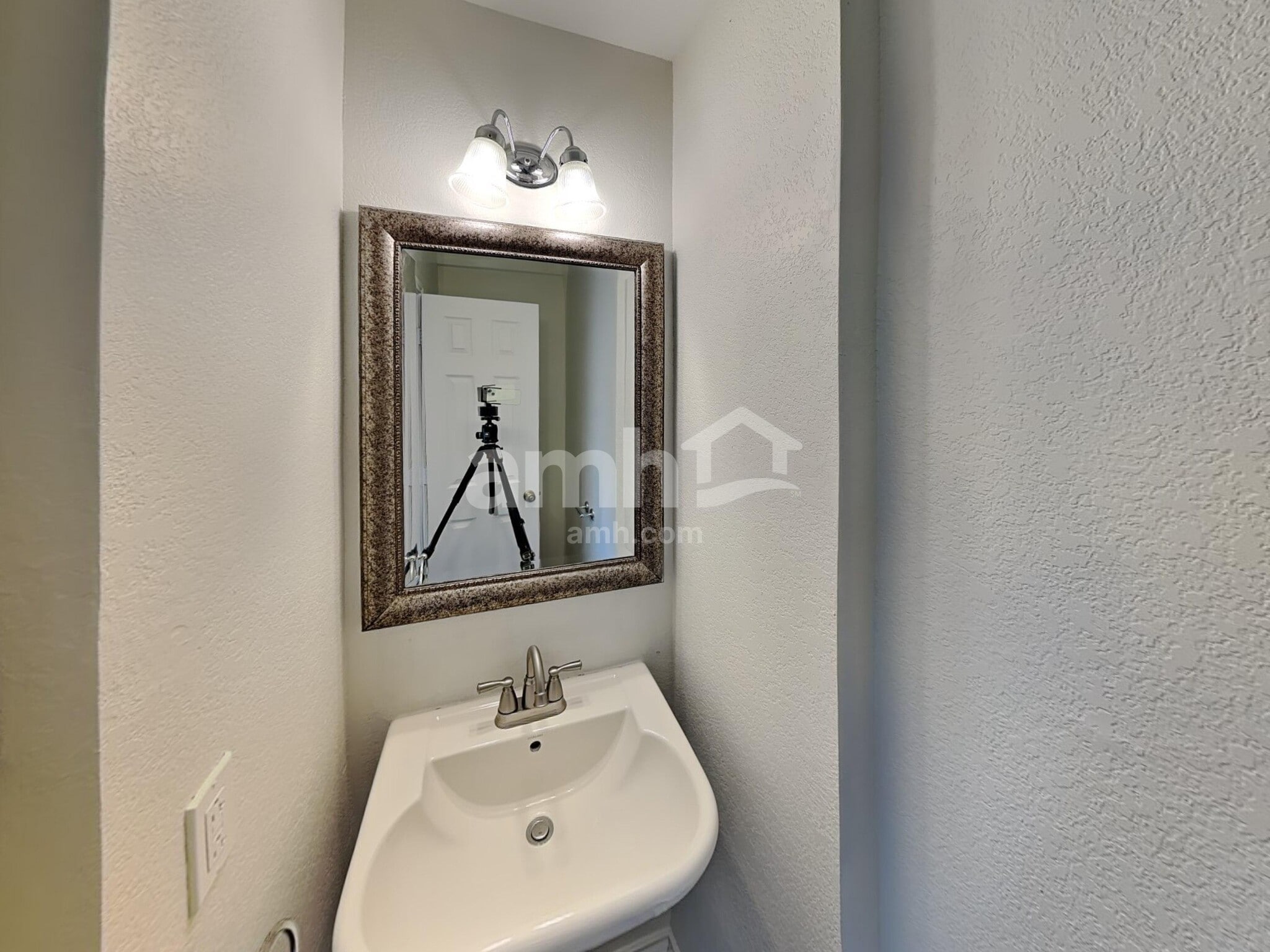 Building Photo - 7622 Bartell Point