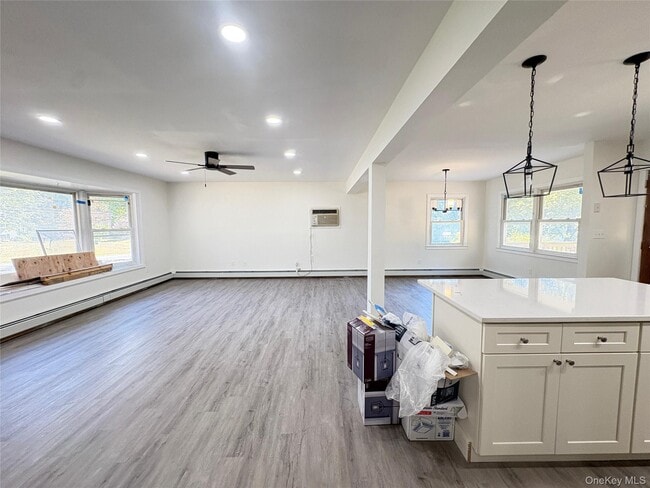 Building Photo - 27 Floral Dr