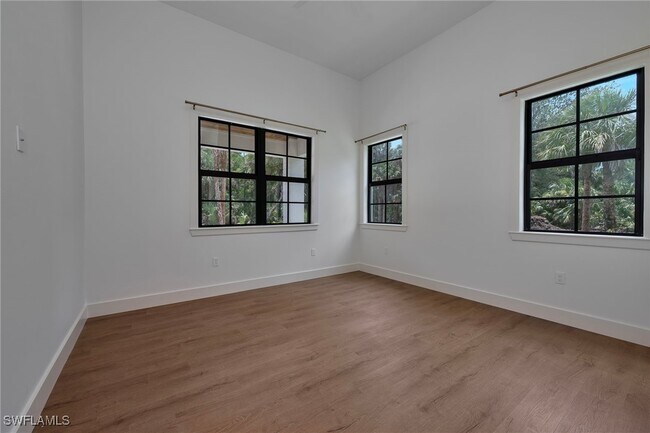 Building Photo - 1373 Shady Ln