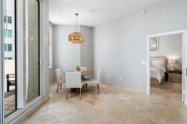 Building Photo - 255 Evernia St