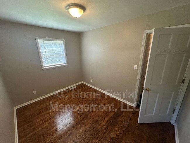 Building Photo - 10905 E 47th St