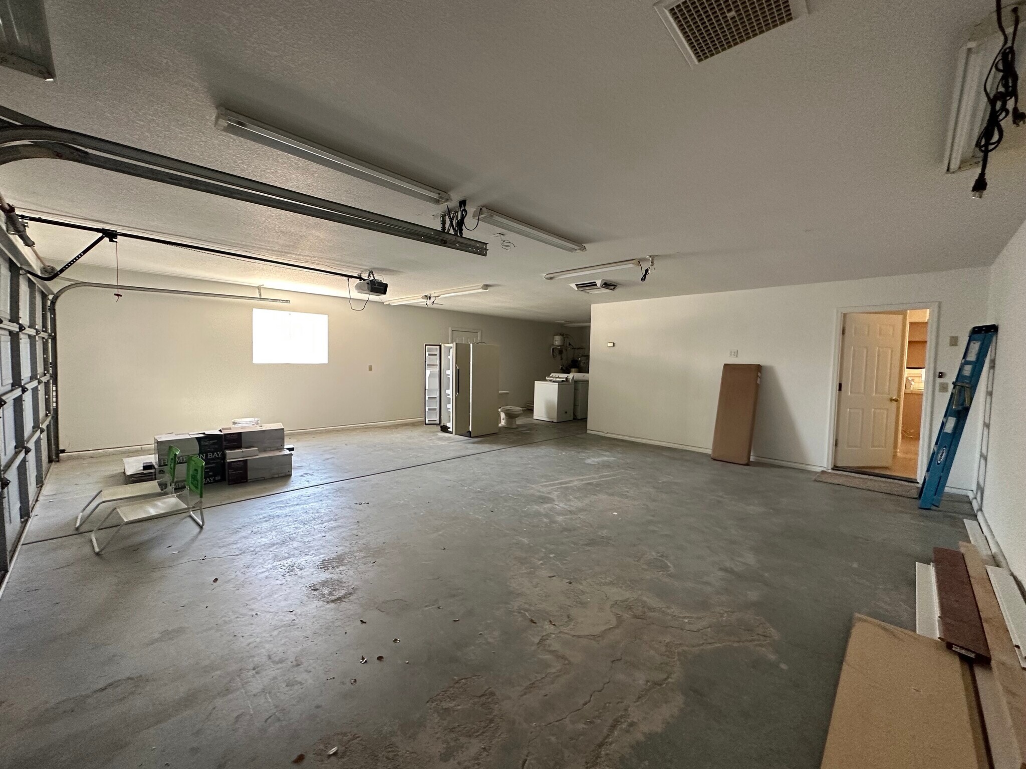 Building Photo - 3036 Ranchero Dr