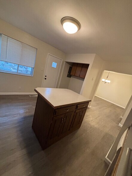 Building Photo - 6108 Hickory Hill Ln