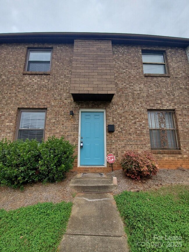 Primary Photo - 309 Cemetery St