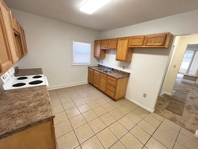 Building Photo - 306/308w2nd