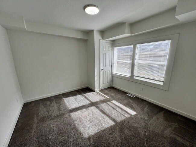 Building Photo - Updated 5BR Home with Modern Finishes & Extra Space