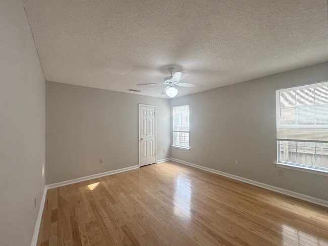 Building Photo - 7745 Shadowland Dr