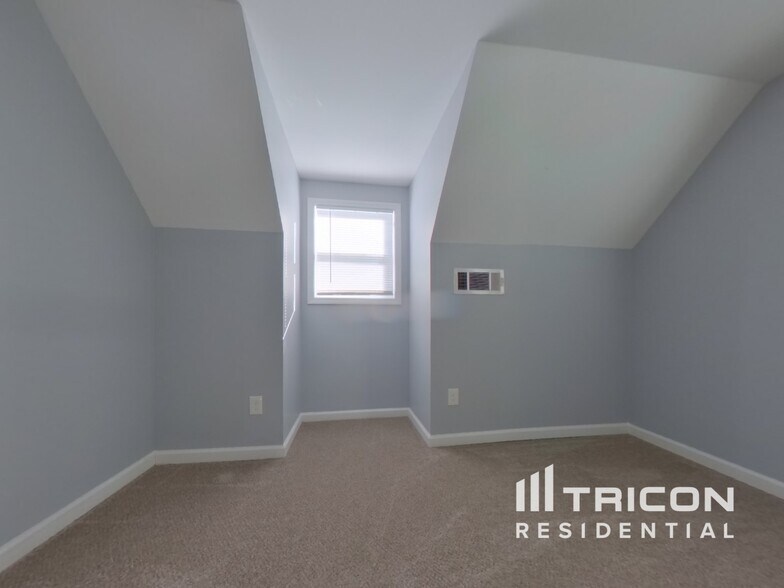 Building Photo - 2445 Hillboro Cir S W