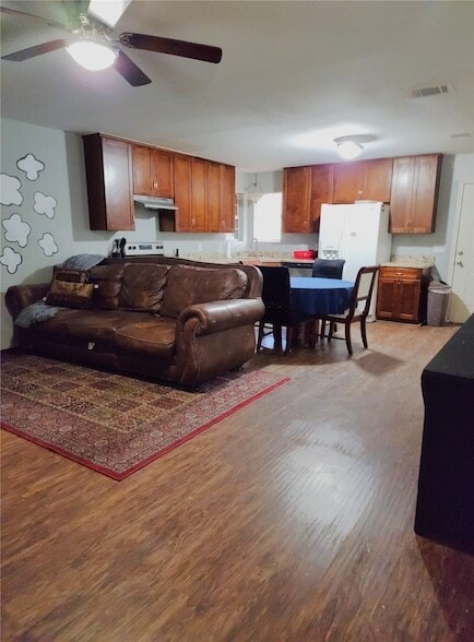 Building Photo - 25032 Thrushwood Ln