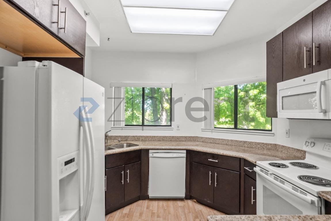 Building Photo - Unit 214