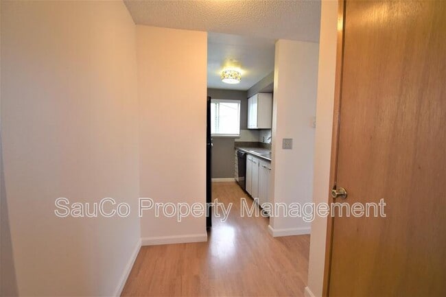 Building Photo - 9964 SW Trapper Terrace