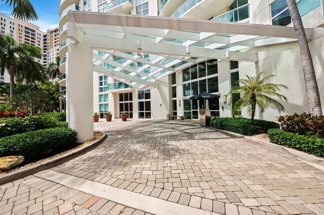 Building Photo - 347 N New River Dr E