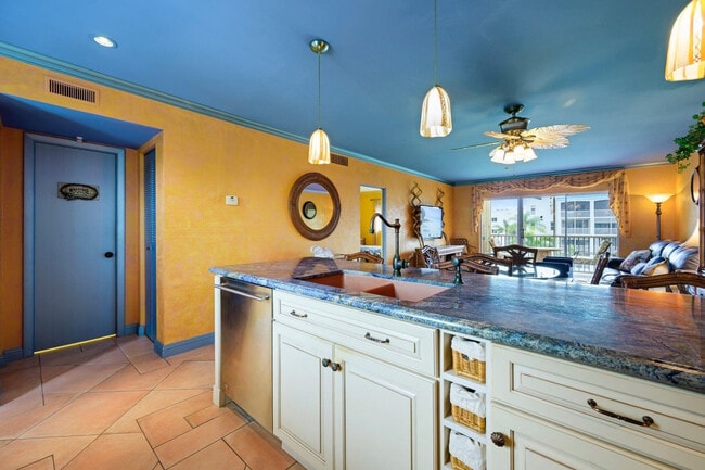 Building Photo - 600 NE 2nd St