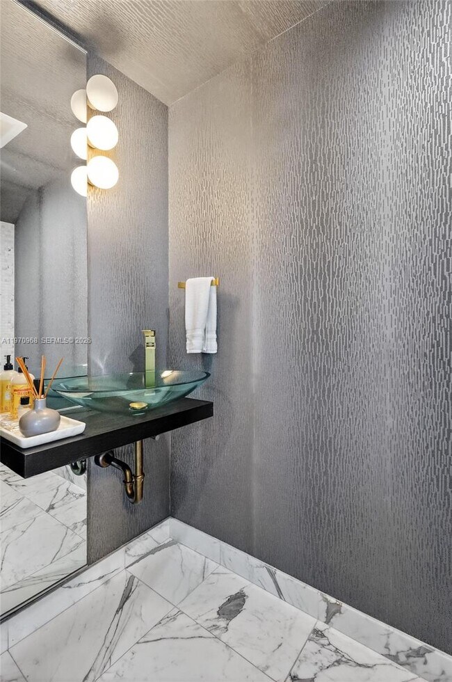 Building Photo - 200 Biscayne Blvd Way