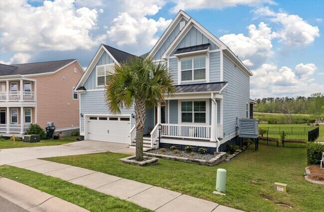 Building Photo - Show stopping 5 bed/3 bath rental in the h...