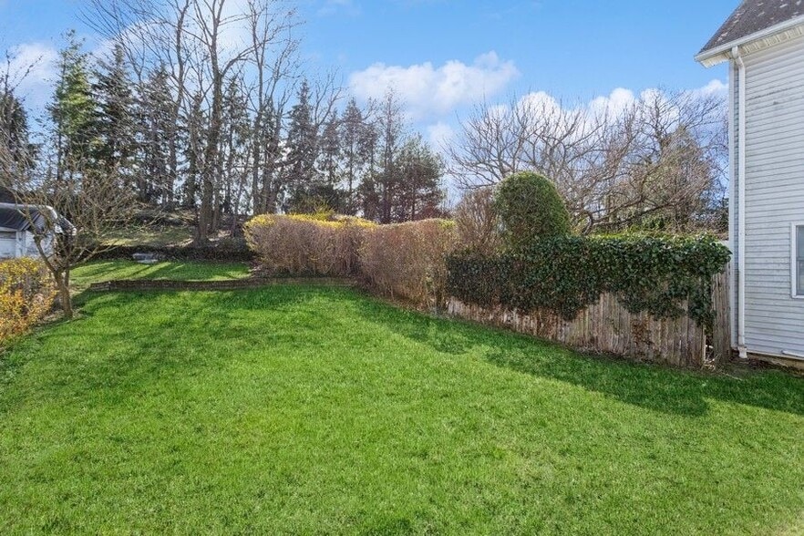 Building Photo - 63 Le Grande Ave