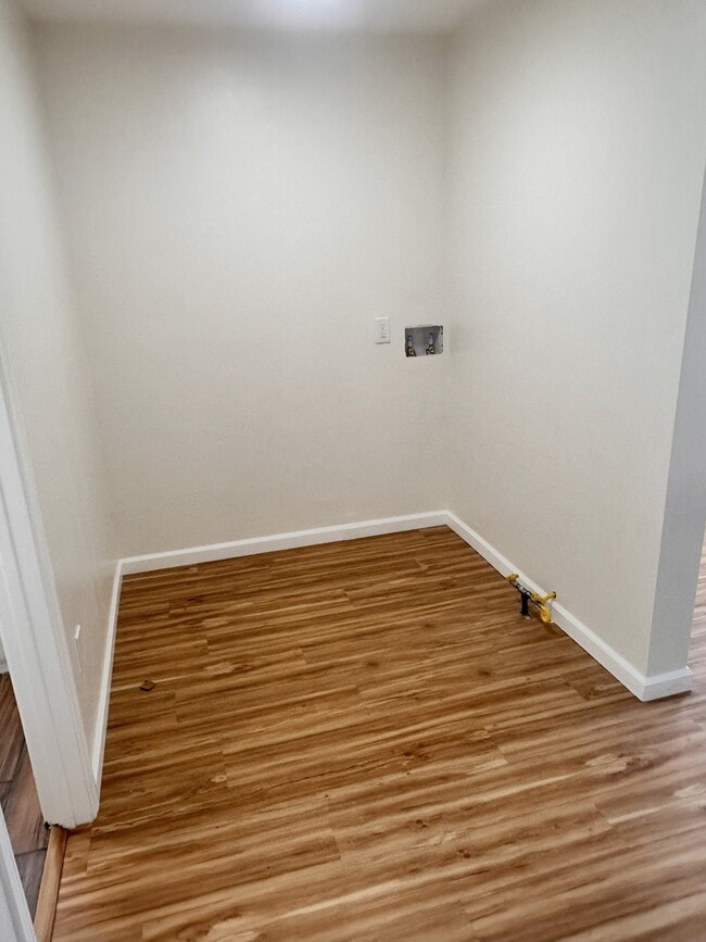 Building Photo - Ridgeway Home