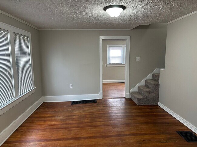Building Photo - Single Family Home