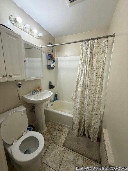 Building Photo - 15 Wallingford Rd