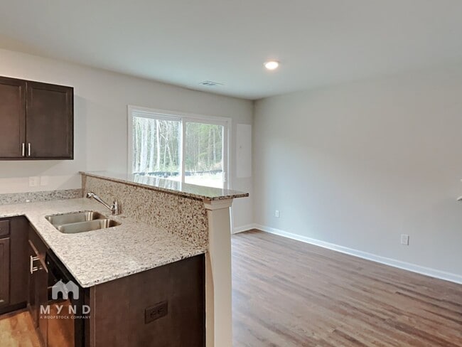 Building Photo - 8 Cardinal Ct
