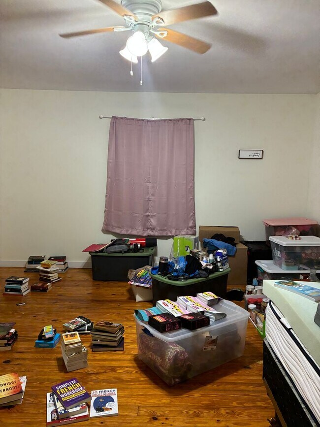 Building Photo - 3 Bedroom home near downtown and campus.