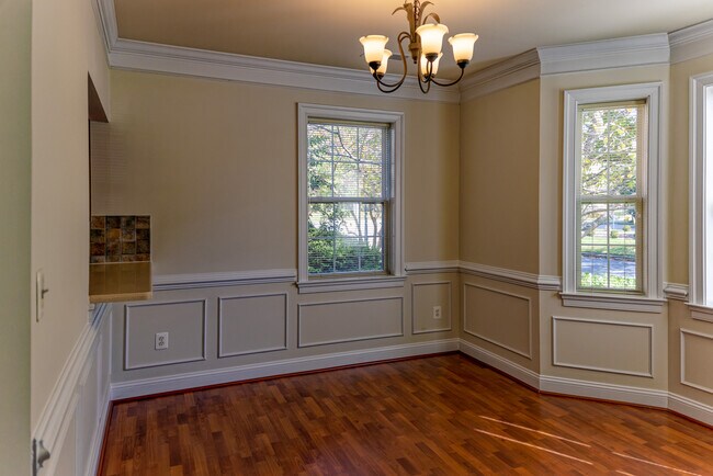 Building Photo - 315 King Farm Blvd