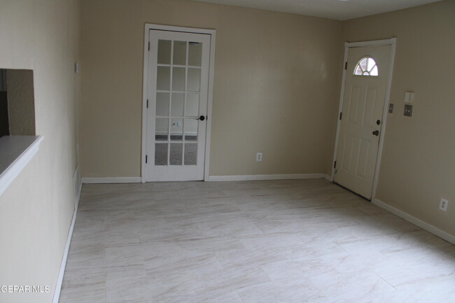 Building Photo - 11668 Diana Lynn Ct
