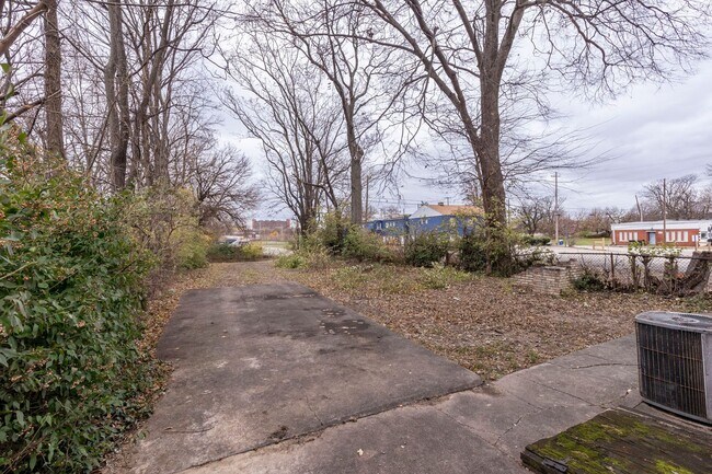 Building Photo - 726-728 W Saint Catherine Street