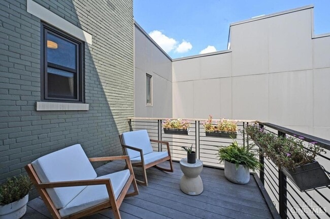 Building Photo - 27 Mercer St