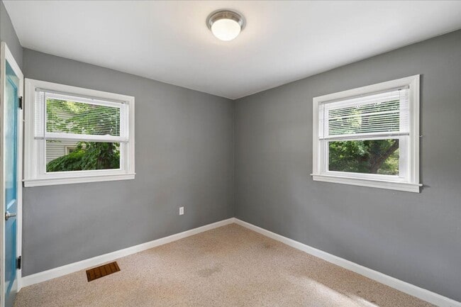 Building Photo - 1100 Kentwood Dr