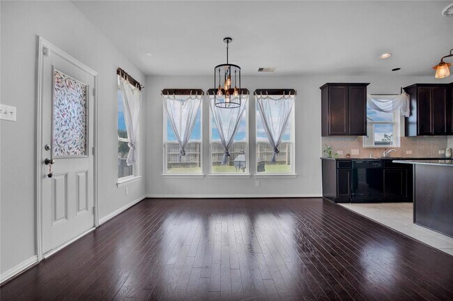 Building Photo - 2109 Ruby Dr