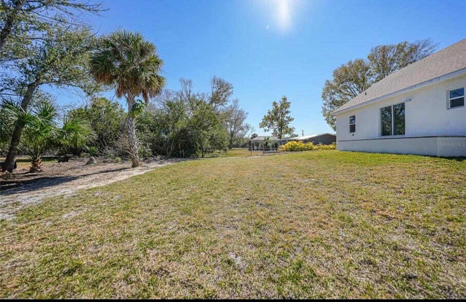 Building Photo - 3320 Palm Dr