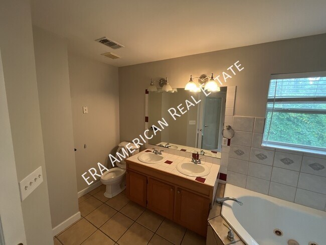 Building Photo - 3884 Mesa Rd