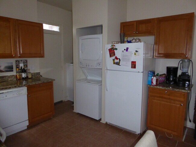 Building Photo - 527 2nd St NE