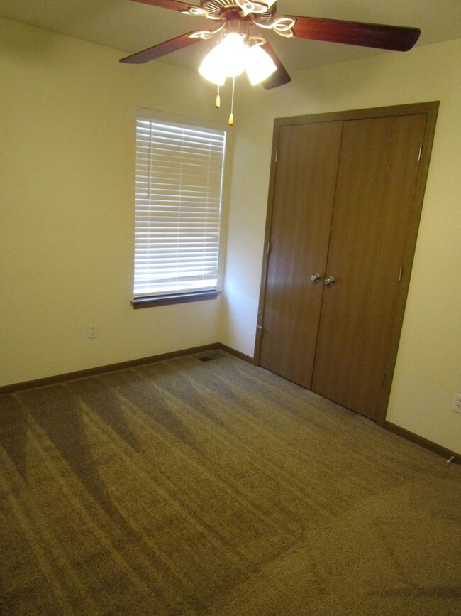 Building Photo - 601-603 Glenstone Dr.