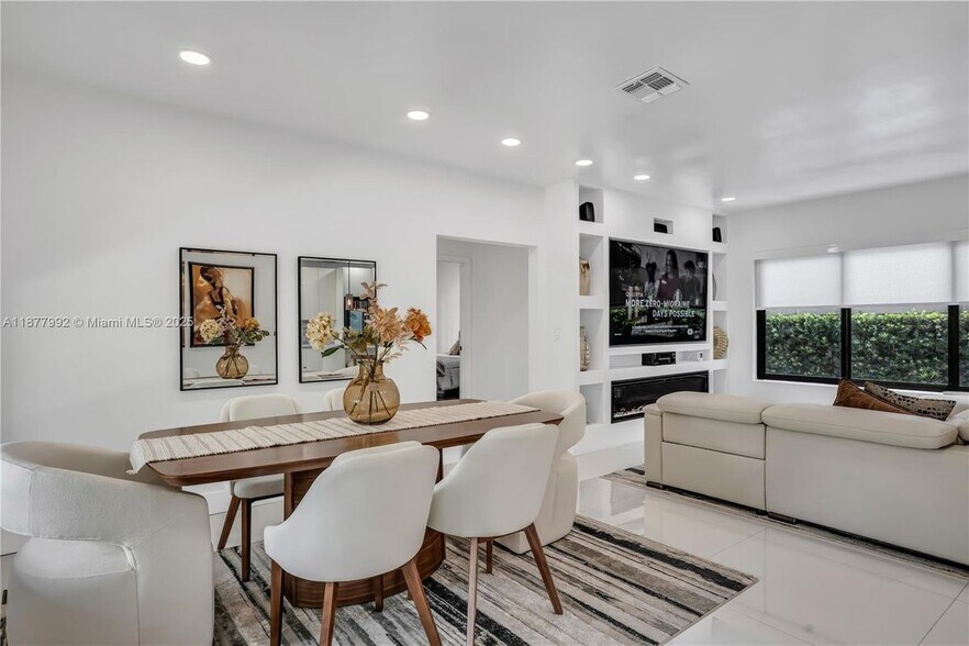 Building Photo - 2484 SW 25th St