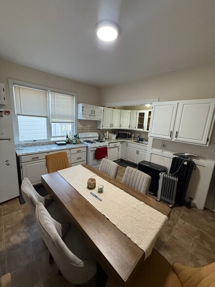 Building Photo - 57 Irving St