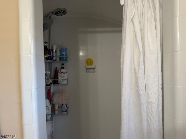 Building Photo - 8 Rowe Pl