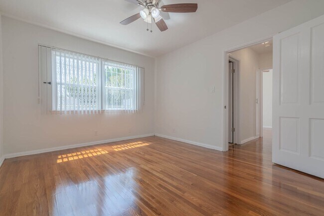 Interior Photo - man948