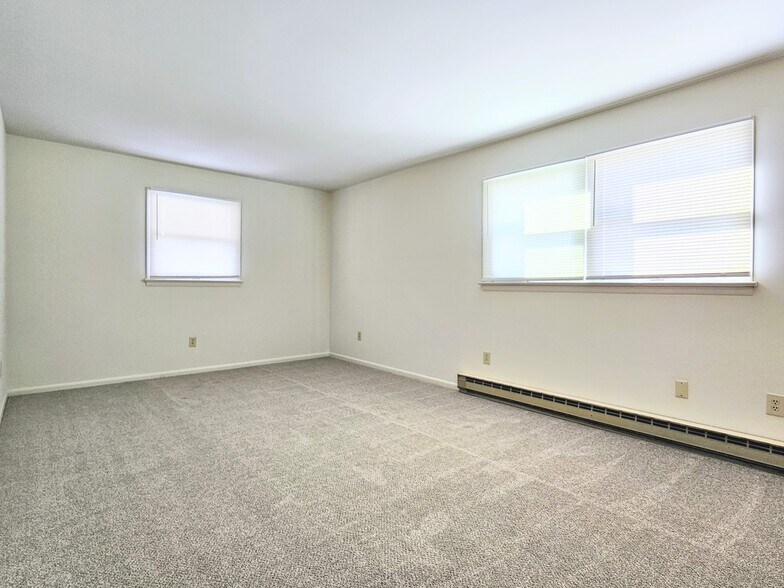 Building Photo - 367 W Washington Ave