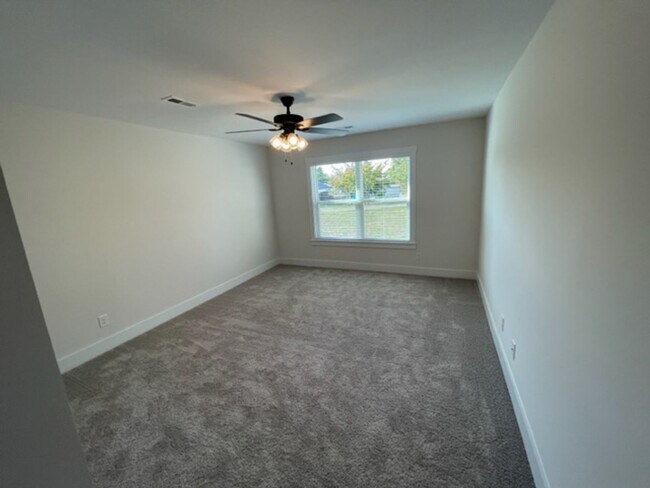 Building Photo - Maryville 37804 - 4 bedroom, 2 bath home - Call Ed Johnson 865-924-5045