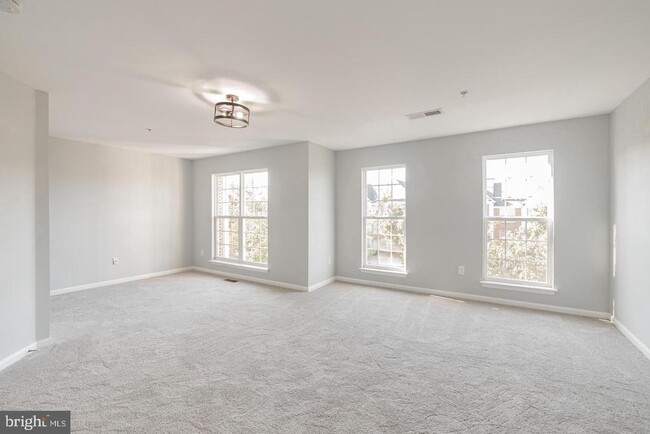 Building Photo - 111 Whiskey Creek Cir