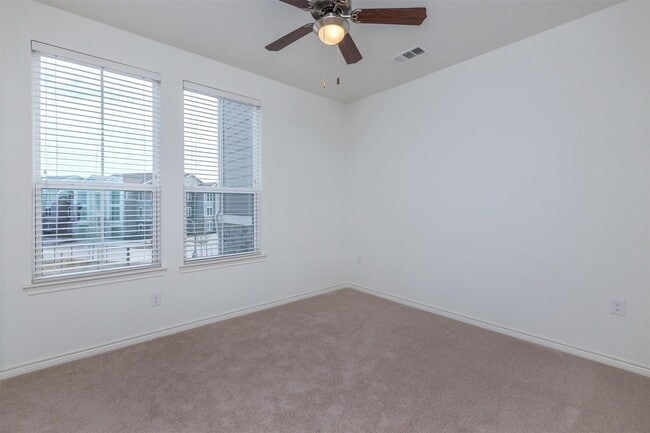 Building Photo - 5712 Azle Ave