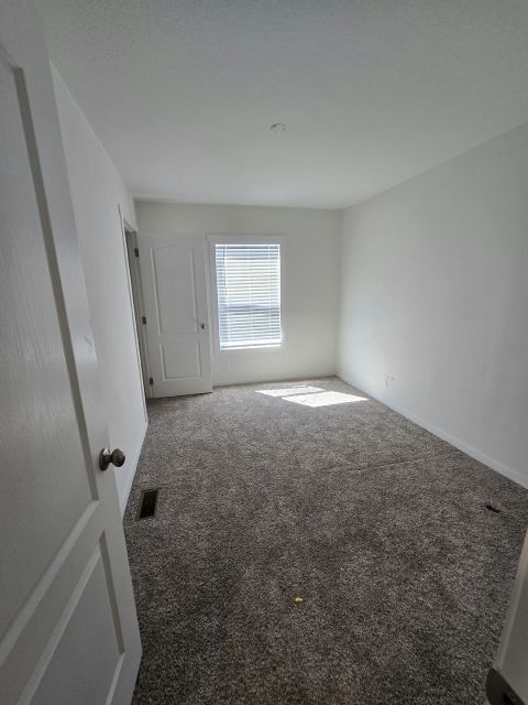 Building Photo - 6105 E Sahara Ave