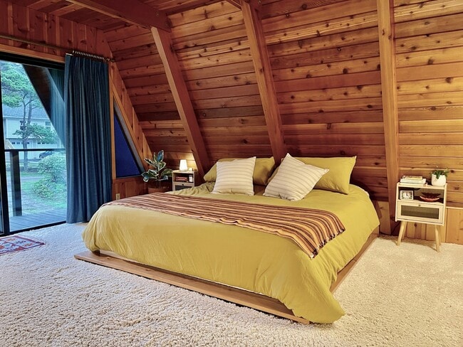 Building Photo - 2780 SW Breakers Dr