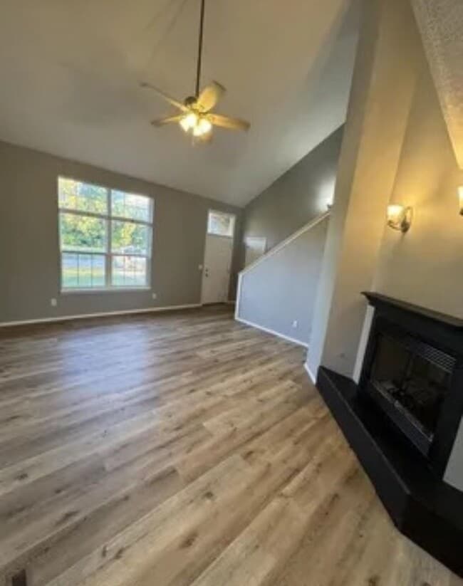 Building Photo - 5 bed/3 bath house