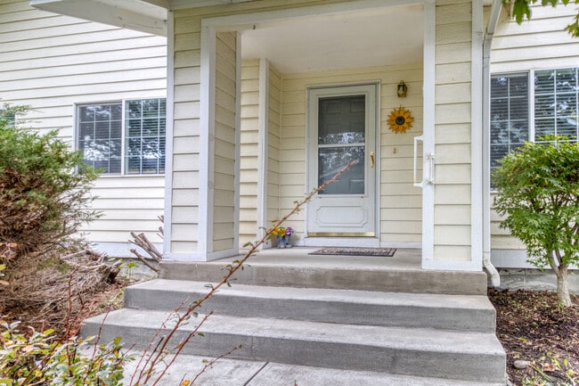 Building Photo - 1923 NE Derek Dr