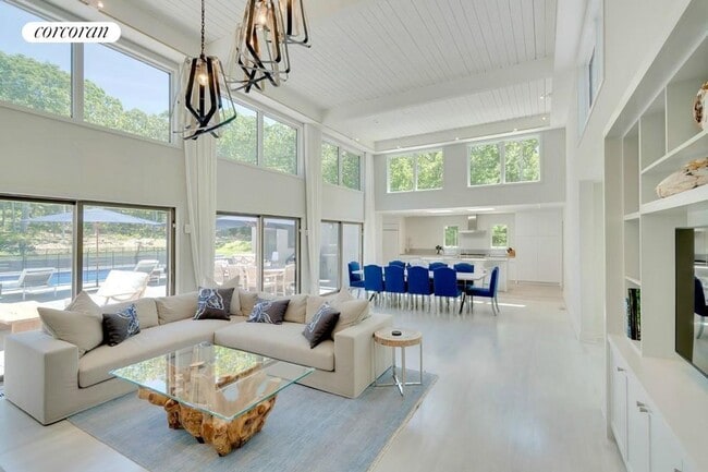 Building Photo - 1705 Noyack Rd