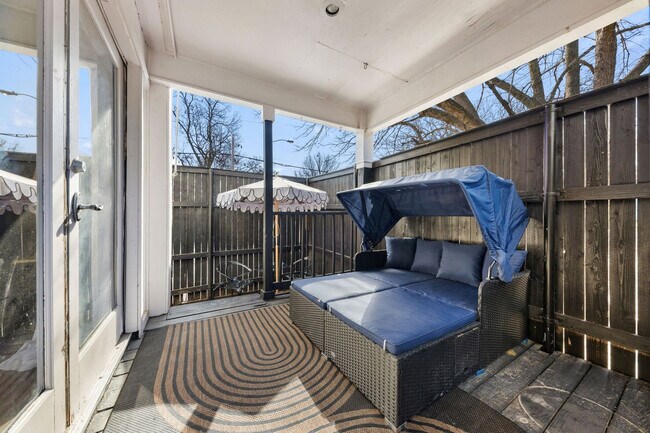 Building Photo - 5002 Junius St