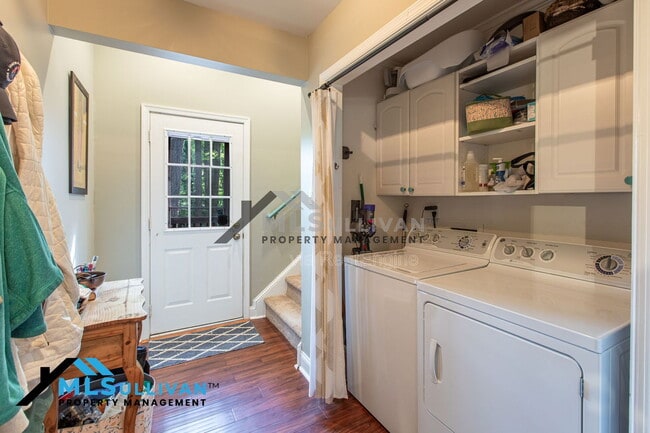 Building Photo - 5623 Lake Elton Rd